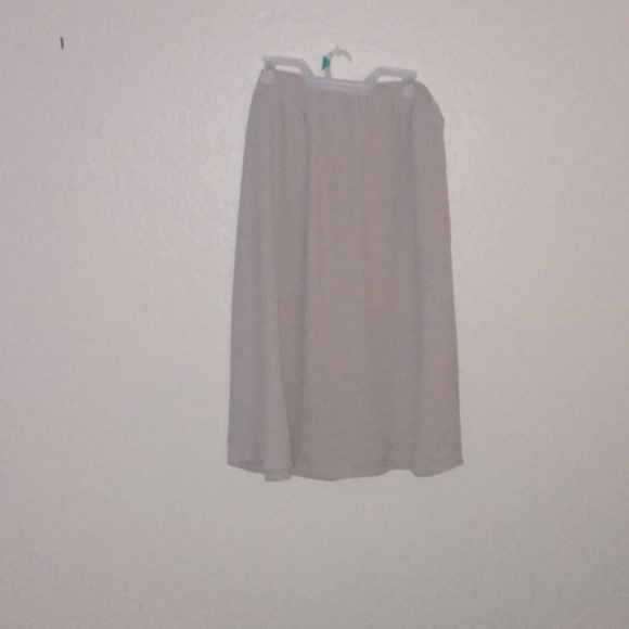 SOHO apparel ltd beige button skirt with sash never worn - Picture 3 of 5